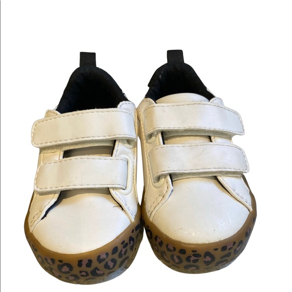 Leopard soles Old Navy sneakers Velcro size 5 - Picture 2 of 2